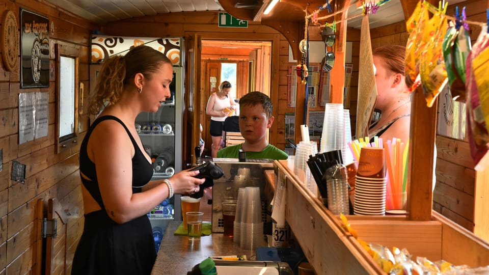 Steam Train Dining Car | Photo: Břetislav Tureček, Radio Prague International Steam Train Dining Car | Photo: Břetislav Tureček, Radio Prague International