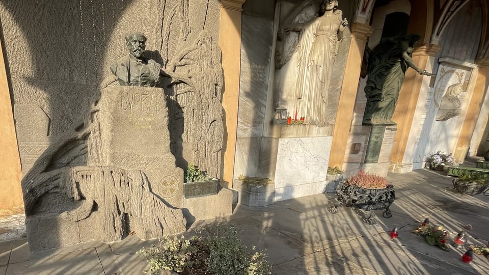 Tombstone of Antonín Dvořák | Photo: Vít Pohanka, Radio Prague International Tombstone of Antonín Dvořák | Photo: Vít Pohanka, Radio Prague International