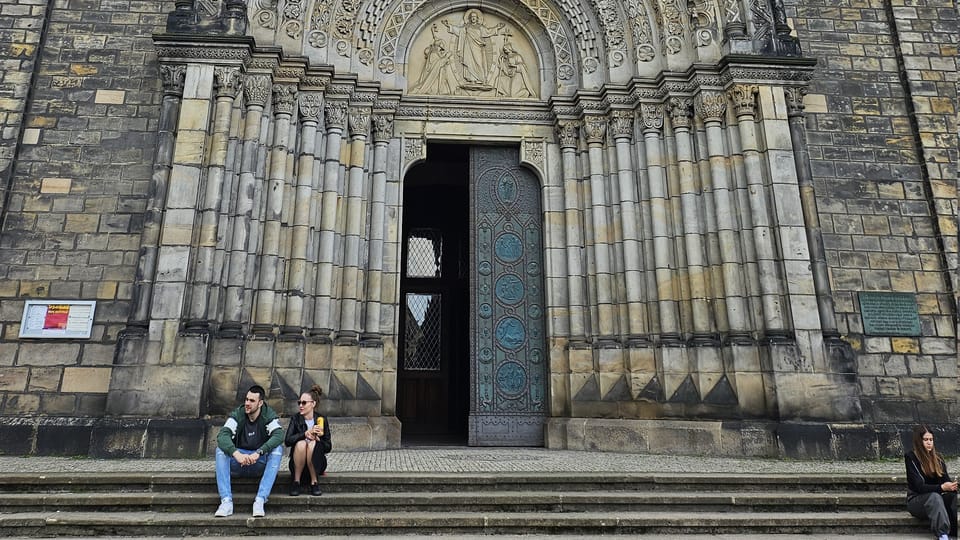The entrance portal in Byzantine style | Photo: Klára Stejskalová, Radio Prague International The entrance portal in Byzantine style | Photo: Klára Stejskalová, Radio Prague International