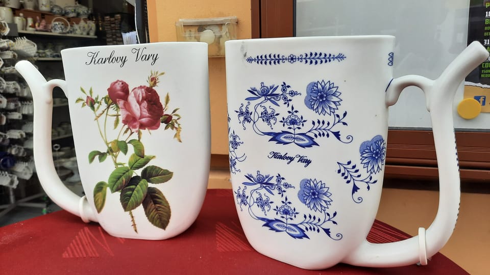 Porcelain drinking cup | Photo: Markéta Kachlíková, Radio Prague International Porcelain drinking cup | Photo: Markéta Kachlíková, Radio Prague International