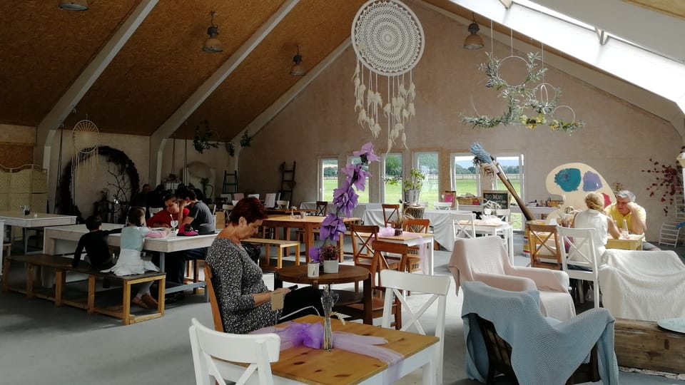 The interior at Lavender valley to have a drink, bite to eat or for workshops | Photo: Martina Kroa, Radio Prague International The interior at Lavender valley to have a drink, bite to eat or for workshops | Photo: Martina Kroa, Radio Prague International