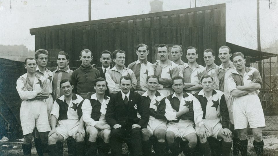 Josef Laufer with Slavia Praha, 1923 | Photo: e-Sbírky, National Museum, CC BY 4.0 DEED Josef Laufer with Slavia Praha, 1923 | Photo: e-Sbírky, National Museum, CC BY 4.0 DEED