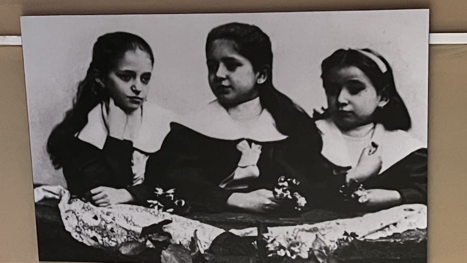 Kafka's sisters | Photo: Kateřina Ayzpurvit, Radio Prague International Kafka's sisters | Photo: Kateřina Ayzpurvit, Radio Prague International