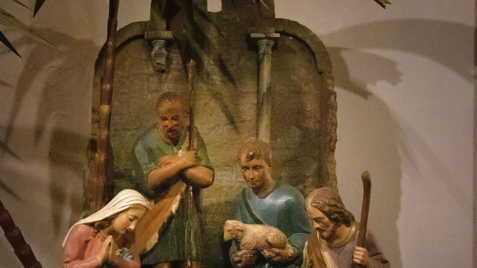 Nativity scene with figures possibly from France | Photo: Derrick Clark Nativity scene with figures possibly from France | Photo: Derrick Clark