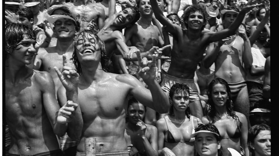 Crowds at the Beach Volleyball MAtch. Brazil vs. US. Ipanema,  Brazil 1986 | Photo: © Bruce Weber,  GHMP