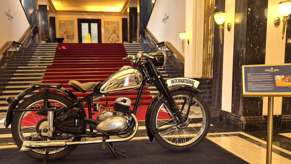 ČT 150 in front of the main stairway | Photo: Petr Lukeš,  Radio Prague International