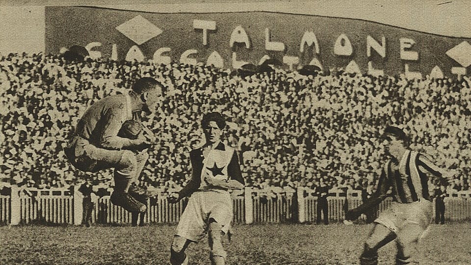 Juventus-Slavia Prague in 1932,  František Plánička on the left | Photo: Letem světem,  40,  1932/Moravská zemská knihovna/Wikimedia Commons,  public domain