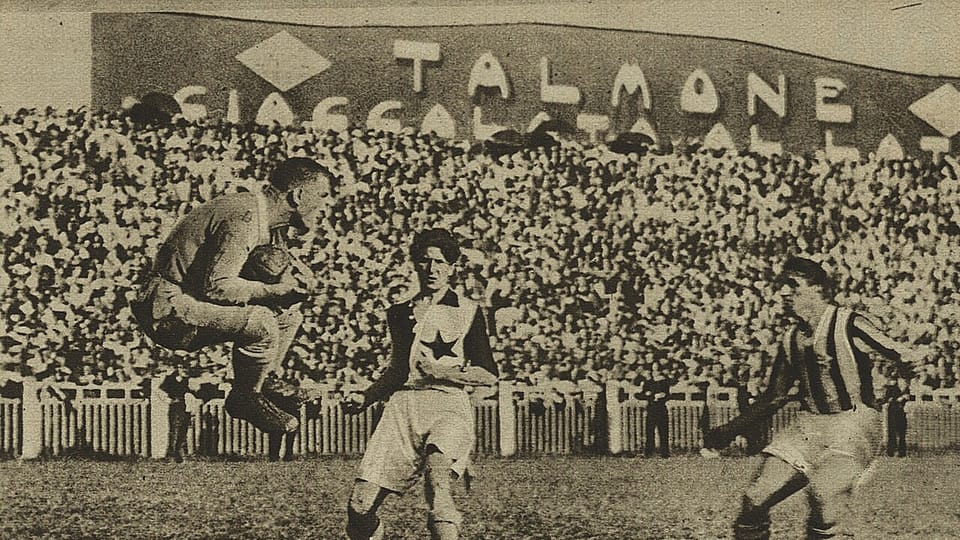 Juventus-Slavia Prague in 1932, František Plánička on the left | Photo: Letem světem, 40, 1932/Moravská zemská knihovna/Wikimedia Commons, public domain Juventus-Slavia Prague in 1932, František Plánička on the left | Photo: Letem světem, 40, 1932/Moravská zemská knihovna/Wikimedia Commons, public domain