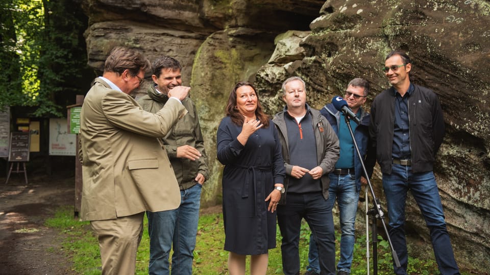 The reopening of Edmund's Gorge was attended also by the German and Czech Ministers of the Environment (on the left Carsten Schneider and Petr Hladík) | Photo: Hana Řeháková, Radio Prague International The reopening of Edmund's Gorge was attended also by the German and Czech Ministers of the Environment (on the left Carsten Schneider and Petr Hladík) | Photo: Hana Řeháková, Radio Prague International