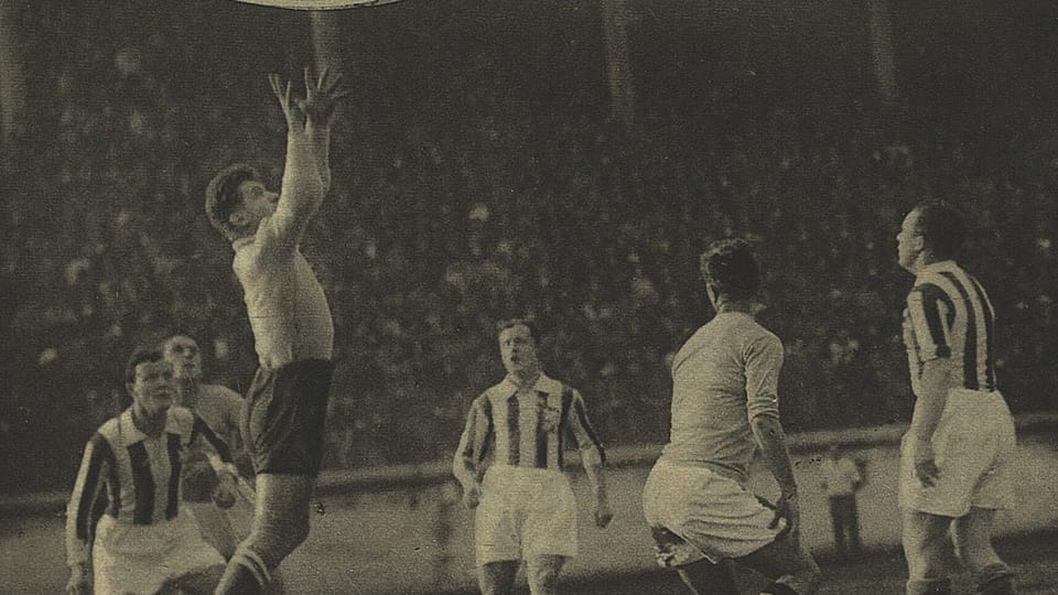 Italy-Czechoslovakia in 1931. František Plánička catches the ball | Photo: Letem světem, 6, 1931/Moravská zemská knihovna/Wikimedia Commons, public domain Italy-Czechoslovakia in 1931. František Plánička catches the ball | Photo: Letem světem, 6, 1931/Moravská zemská knihovna/Wikimedia Commons, public domain