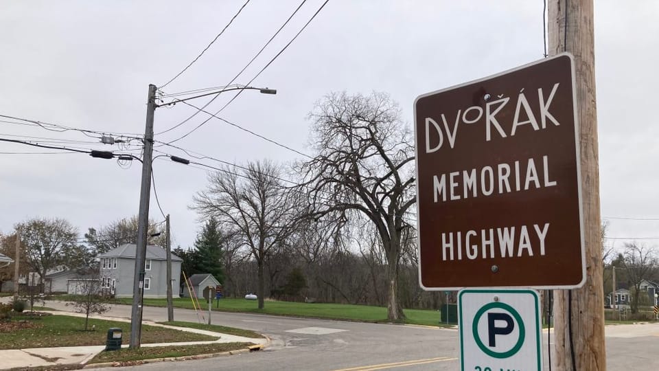 Antonín Dvořák spent the summer of 1893 in Spillville. He visited the oldest Czech Catholic church in the USA here daily | Photo: Pavel Novák, Czech Radio Antonín Dvořák spent the summer of 1893 in Spillville. He visited the oldest Czech Catholic church in the USA here daily | Photo: Pavel Novák, Czech Radio