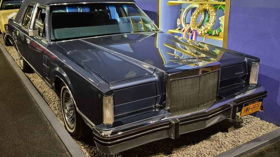 Ford Lincoln Continental | Photo: Petr Lukeš, Radio Prague International Ford Lincoln Continental | Photo: Petr Lukeš, Radio Prague International