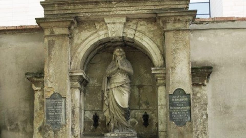 Grave of Jan Fleischmann (6. 7. 1885 – 23. 9. 1939) and Miroslav Fleischmann (24. 9. 1886 – 12. 8. 1955) | Photo: Mezi hroby / Between the Graves Grave of Jan Fleischmann (6. 7. 1885 – 23. 9. 1939) and Miroslav Fleischmann (24. 9. 1886 – 12. 8. 1955) | Photo: Mezi hroby / Between the Graves