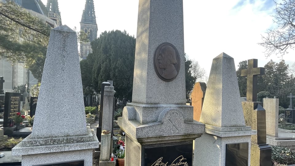 Tombstone of Bedřich Smetana | Photo: Vít Pohanka, Radio Prague International Tombstone of Bedřich Smetana | Photo: Vít Pohanka, Radio Prague International