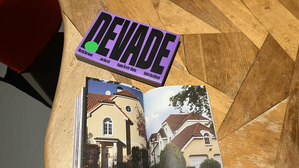 The book DEVADE | Photo: Hannah Vaughan,  Radio Prague International