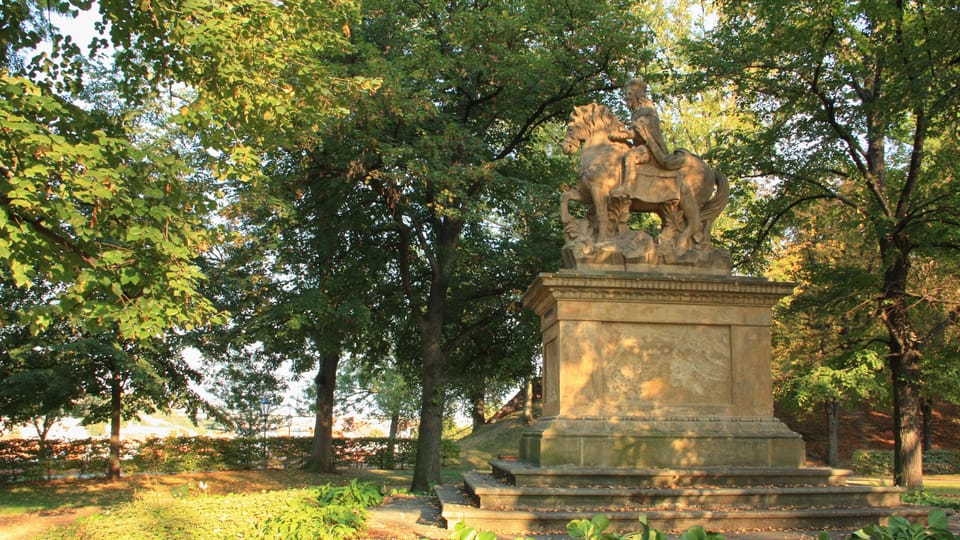 An equestrian statue of Prince Wenceslas from 1678-1680 stands in Štulcovy Orchard on Vyšehrad Hill | Photo: Barbora Němcová, Radio Prague International An equestrian statue of Prince Wenceslas from 1678-1680 stands in Štulcovy Orchard on Vyšehrad Hill | Photo: Barbora Němcová, Radio Prague International