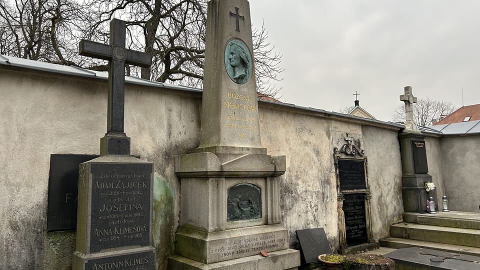 Grave of Božena Němcová in the Vyšehrad Cemetery | Photo: Juan Pablo Bertazza, Radio Prague International Grave of Božena Němcová in the Vyšehrad Cemetery | Photo: Juan Pablo Bertazza, Radio Prague International