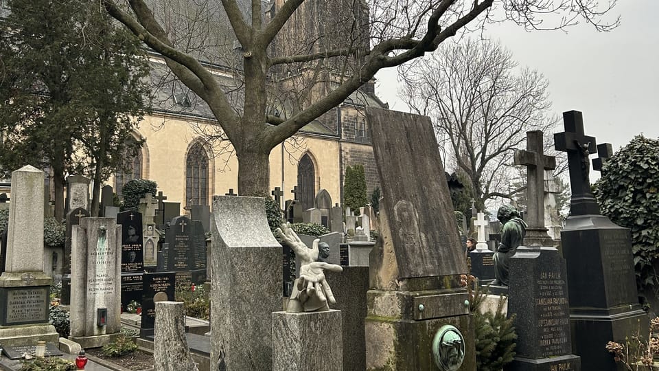 Vyšehrad Cemetery | Photo: Juan Pablo Bertazza, Radio Prague International Vyšehrad Cemetery | Photo: Juan Pablo Bertazza, Radio Prague International