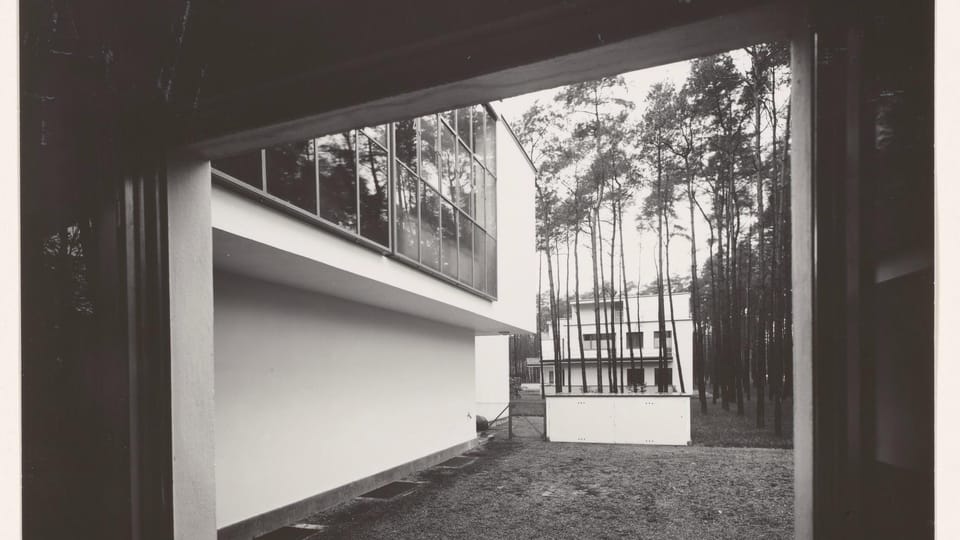 'The view from Lucia Moholy’s window, Dessau, 1926' | Photo: Lucia Moholy, Fotostiftung Schweiz, Winterthur/Kunsthalle Praha 'The view from Lucia Moholy’s window, Dessau, 1926' | Photo: Lucia Moholy, Fotostiftung Schweiz, Winterthur/Kunsthalle Praha