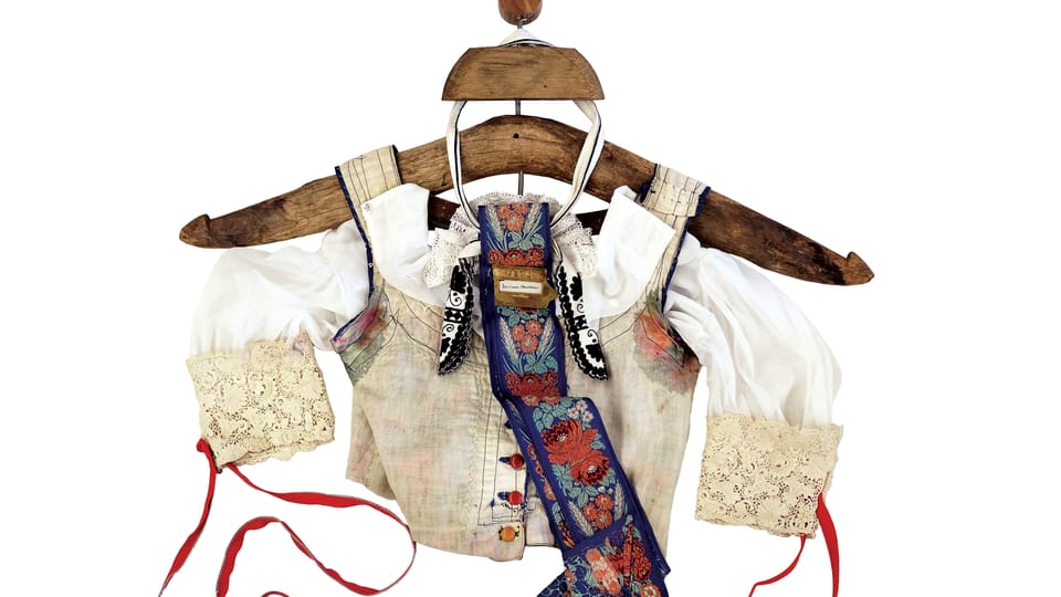 Iowa folk dress, photo: archive of Sonya Darrow Iowa folk dress, photo: archive of Sonya Darrow