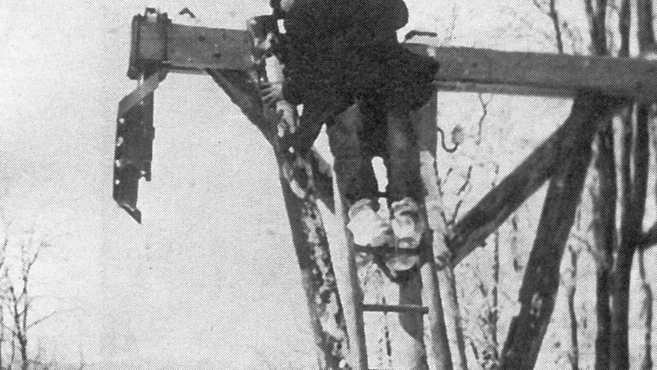Installation of the cableway to Pustevny in 1940 | Photo: Archive of Jan Šrubař/ Podhorská jednota Radhošť Installation of the cableway to Pustevny in 1940 | Photo: Archive of Jan Šrubař/ Podhorská jednota Radhošť