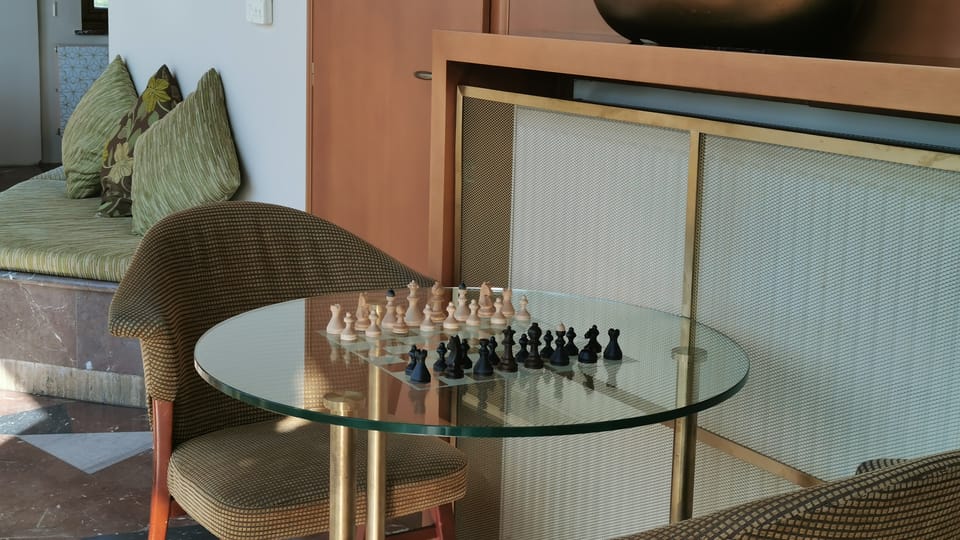 Period armchairs and table invite to a game of chess | Photo: Petr Lukeš, Radio Prague International Period armchairs and table invite to a game of chess | Photo: Petr Lukeš, Radio Prague International