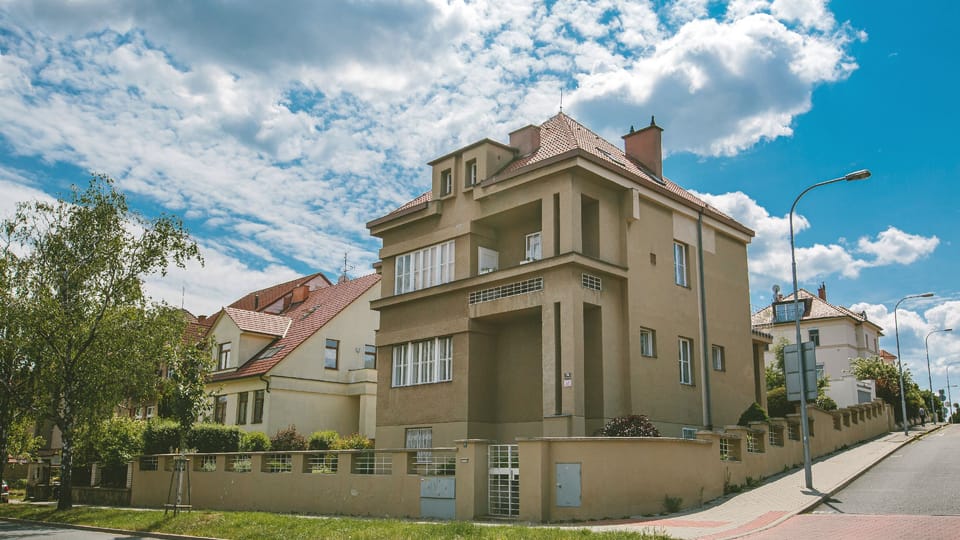 At the corner of Lerchova and Kampelíkova Streets in Brno, a villa was built in 1923, designed by Bohuslav Fuchs, for the writer, journalist and politician Jaroslav Marcha | Photo: Jana Volková, Czech Radio At the corner of Lerchova and Kampelíkova Streets in Brno, a villa was built in 1923, designed by Bohuslav Fuchs, for the writer, journalist and politician Jaroslav Marcha | Photo: Jana Volková, Czech Radio