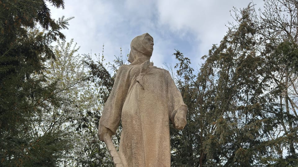 Statue of a female Hussite warrior by Jan Jiříkovský | Photo: Vít Pohanka,  Radio Prague International