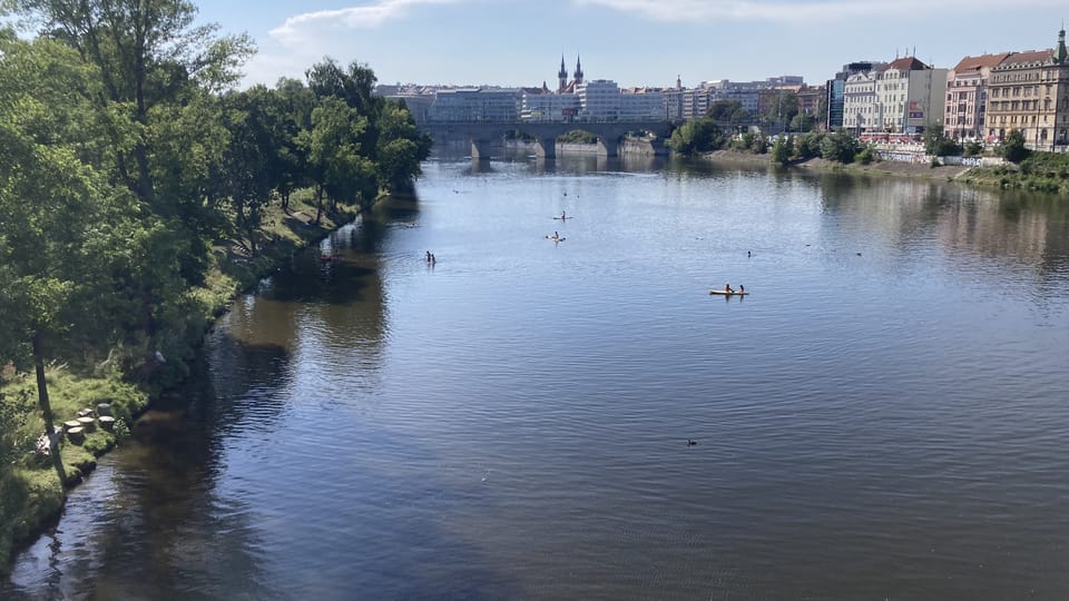 In summer Štvanice also attracts swimmers | Photo: Alexis Rosenzweig, Radio Prague International In summer Štvanice also attracts swimmers | Photo: Alexis Rosenzweig, Radio Prague International