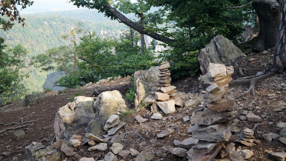 Stone "dwarves" at the Máj lookout | Photo: Miloš Turek, Radio Prague International Stone "dwarves" at the Máj lookout | Photo: Miloš Turek, Radio Prague International