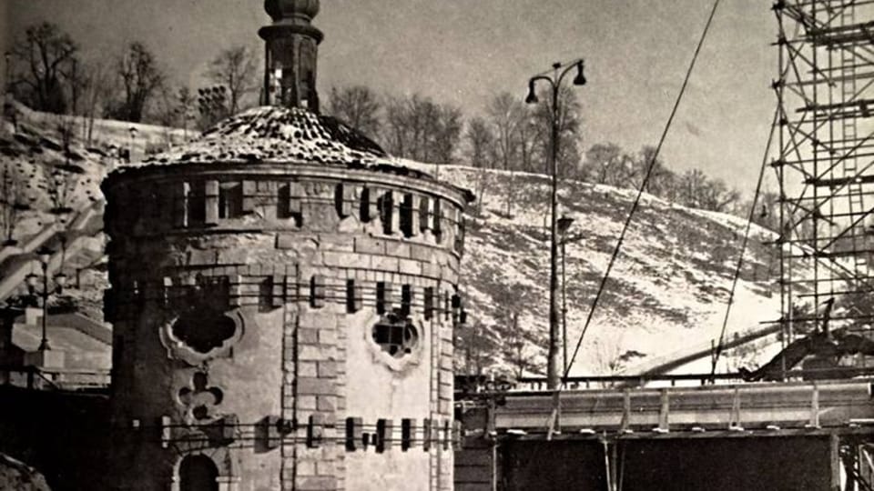 Relocation of St. Mary Magdalene Chapel in February 1956 | Photo: Pražská paroplavební společnost Relocation of St. Mary Magdalene Chapel in February 1956 | Photo: Pražská paroplavební společnost