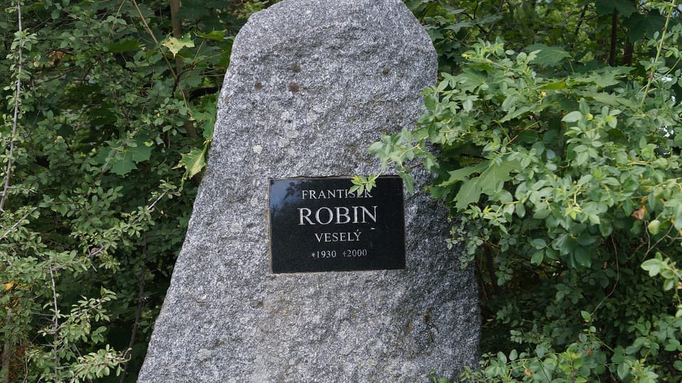 Monument to František “Robin” Veselý by the Albert lookout spot | Photo: Miloš Turek, Radio Prague International Monument to František “Robin” Veselý by the Albert lookout spot | Photo: Miloš Turek, Radio Prague International