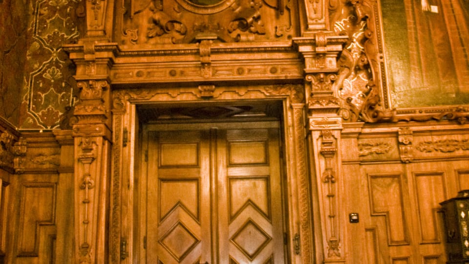 Hluboká Castle is richly decorated with wood carvings, photo: Vít Pohanka / Czech Radio Hluboká Castle is richly decorated with wood carvings, photo: Vít Pohanka / Czech Radio