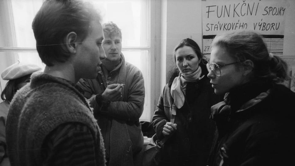 Vít Pohanka  (left) discussing strategy in 1989 | Photo: Petr Zatloukal