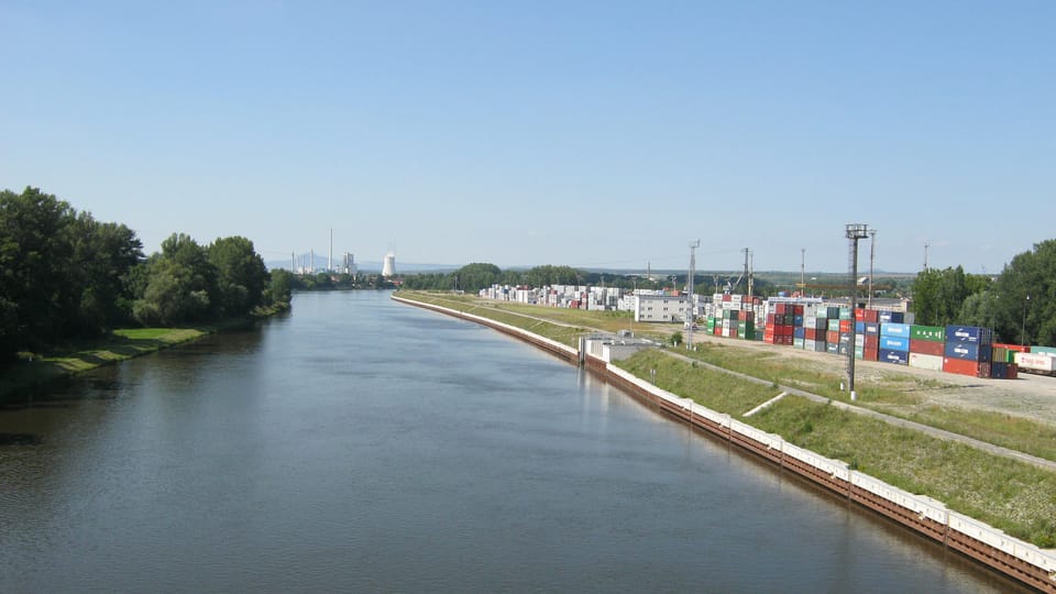 Mělník freight shipping port, photo: Dominik Jůn Mělník freight shipping port, photo: Dominik Jůn