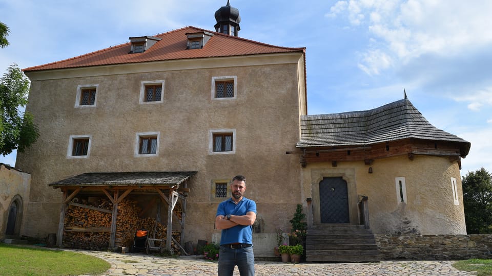 Ondřej Slačálek in front of Malešov Fortress | Photo: Ondřej Tomšů, Radio Prague International Ondřej Slačálek in front of Malešov Fortress | Photo: Ondřej Tomšů, Radio Prague International