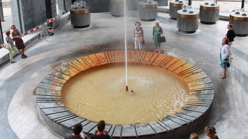 Karlovy Vary mineral spring Vřídlo | Photo: Barbora Němcová,  Radio Prague International