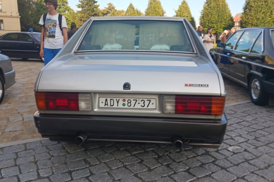 The Tatra 613-4 LONG vehicle served in the Government Office in the eighties. | Photo: Lenka Žižková,  Radio Prague International