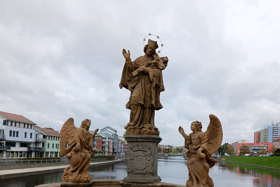 Statue of Saint John of Nepomuk in Písek | Photo: Magdalena Hrozínková, Radio Prague International Statue of Saint John of Nepomuk in Písek | Photo: Magdalena Hrozínková, Radio Prague International