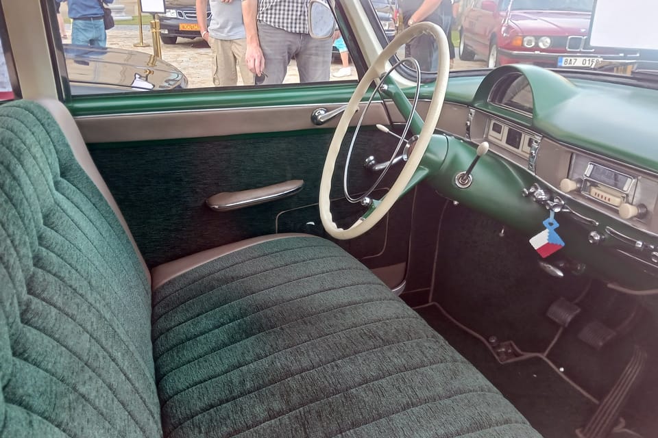 The Tatra 603-1 vehicle served in the 1960s at the Ministry of Fuel and Energy | Photo: Lenka Žižková,  Radio Prague International