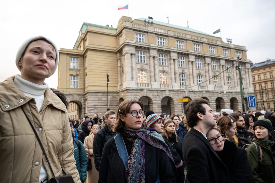 Commemorative procession in honour of the victims at Jan Palach square in front of the Faculty of Arts | Photo: René Volfík, iROZHLAS.cz Commemorative procession in honour of the victims at Jan Palach square in front of the Faculty of Arts | Photo: René Volfík, iROZHLAS.cz