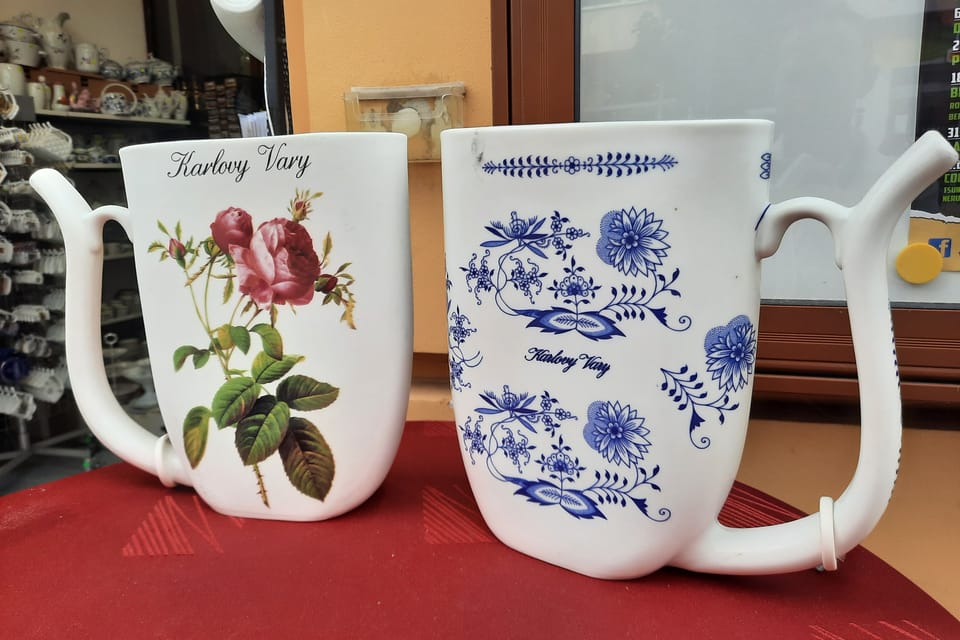 Porcelain drinking cup | Photo: Markéta Kachlíková, Radio Prague International Porcelain drinking cup | Photo: Markéta Kachlíková, Radio Prague International