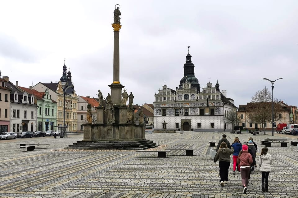 The historic square of Stříbro with the town hall and the plague column from the 18th century | Photo: Petr Lukeš, Radio Prague International The historic square of Stříbro with the town hall and the plague column from the 18th century | Photo: Petr Lukeš, Radio Prague International