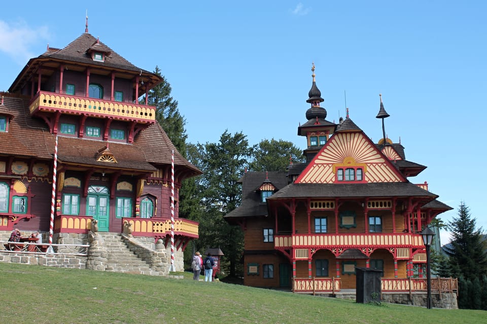 Libušín cottage and Maměnka hotel at Pustevny | Photo: Ondřej Tomšů, Radio Prague International Libušín cottage and Maměnka hotel at Pustevny | Photo: Ondřej Tomšů, Radio Prague International