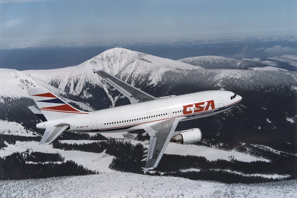 Airbus A310 flying around Sněžka, 1991 | Photo: Czech Airlines Airbus A310 flying around Sněžka, 1991 | Photo: Czech Airlines