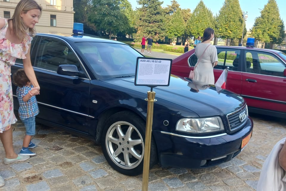 Audi A8 of President Václav Klaus | Photo: Lenka Žižková, Radio Prague International Audi A8 of President Václav Klaus | Photo: Lenka Žižková, Radio Prague International