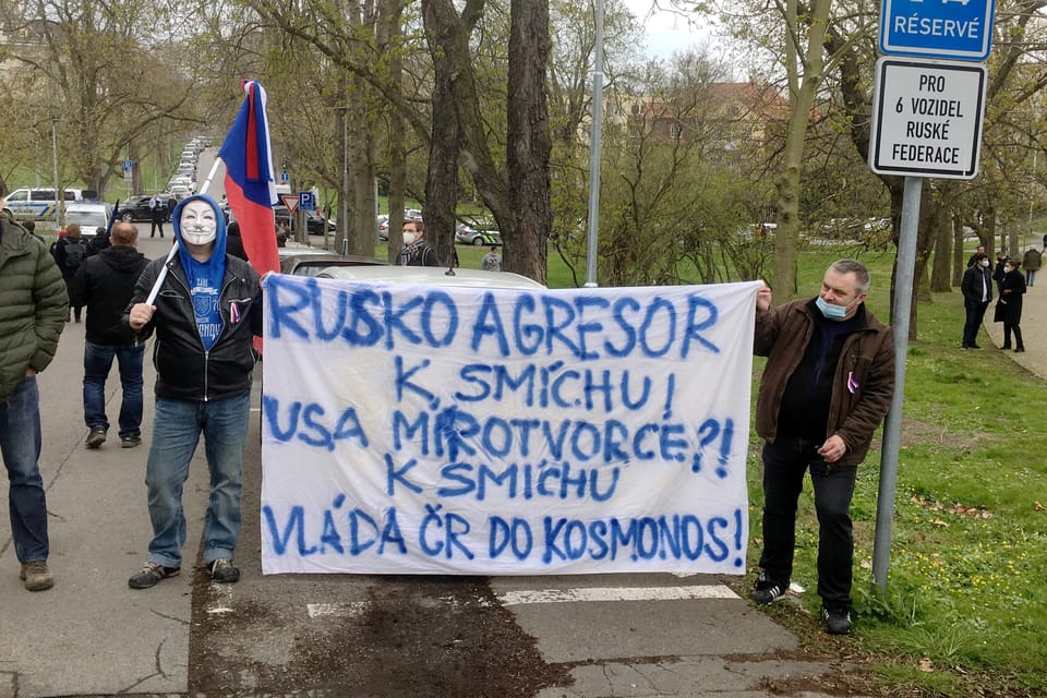 Vrbětice affair,  protest at the Russian Embassy in Prague | Photo: Kateřina Ayzpurvit,  Radio Prague International