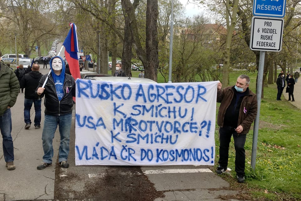 Vrbětice affair, protest at the Russian Embassy in Prague | Photo: Kateřina Ayzpurvit, Radio Prague International Vrbětice affair, protest at the Russian Embassy in Prague | Photo: Kateřina Ayzpurvit, Radio Prague International