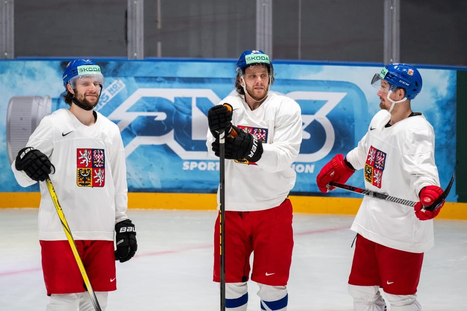 Pavel Zacha,  David Pastrňák and Roman Červenka | Photo: Zuzana Jarolímková,  iROZHLAS.cz