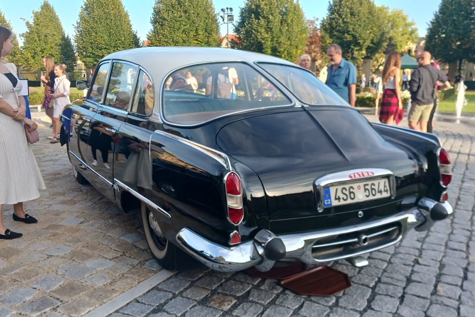 The Tatra 603-1 vehicle served in the 1960s at the Ministry of Fuel and Energy | Photo: Lenka Žižková, Radio Prague International The Tatra 603-1 vehicle served in the 1960s at the Ministry of Fuel and Energy | Photo: Lenka Žižková, Radio Prague International